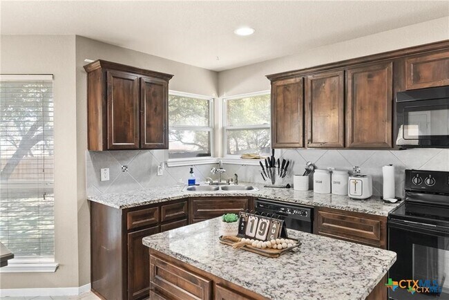 Building Photo - 3421 Doss St