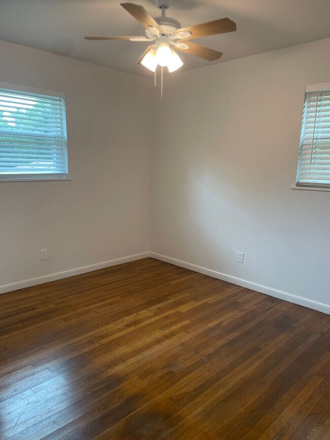 Building Photo - 540 Templehill St