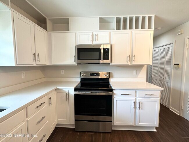 Building Photo - 5093 Ortega Cove Cir