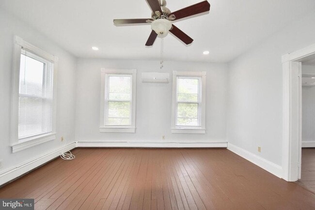 Building Photo - 205 Oakley St