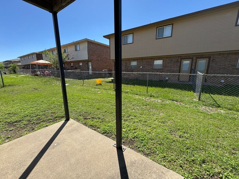 Building Photo - 3203 Toledo Dr