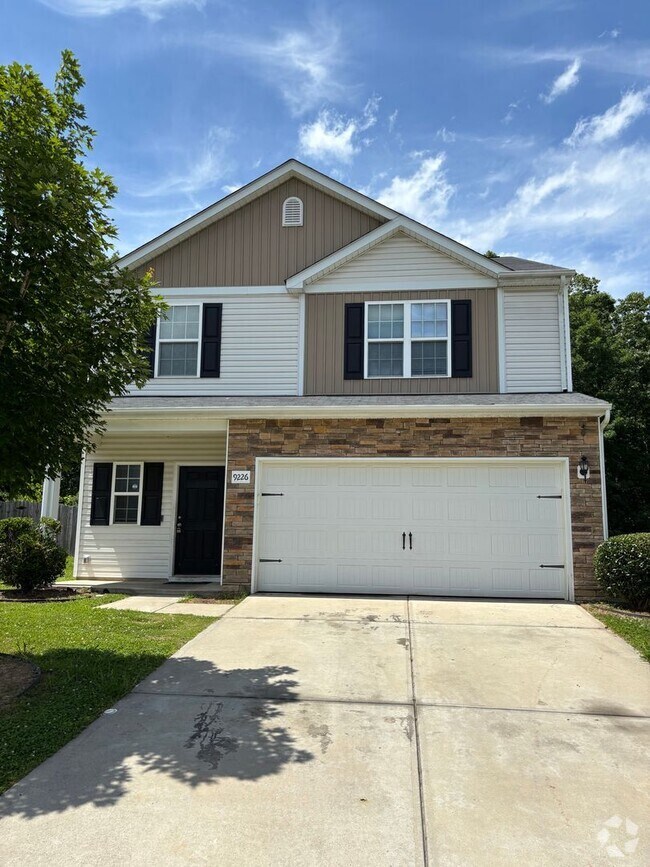 Building Photo - Newly Renovated Four Bedroom Home In North...