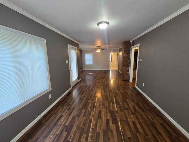 Building Photo - 3 bedroom, large privacy fenced in yard, oversized garage