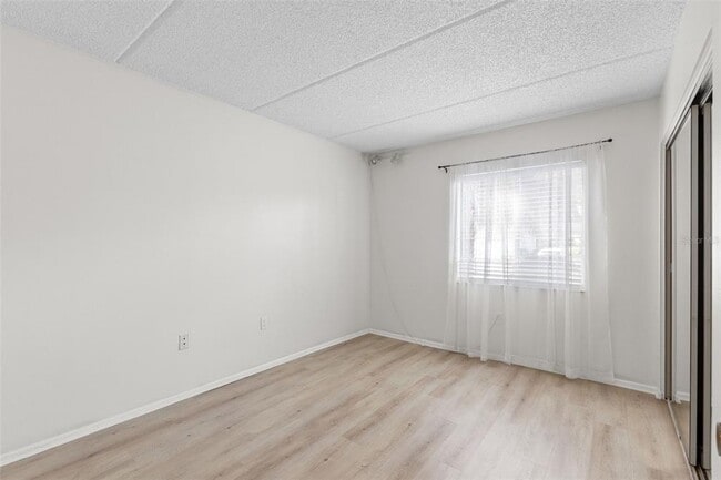 Building Photo - 121 Cypress Ln
