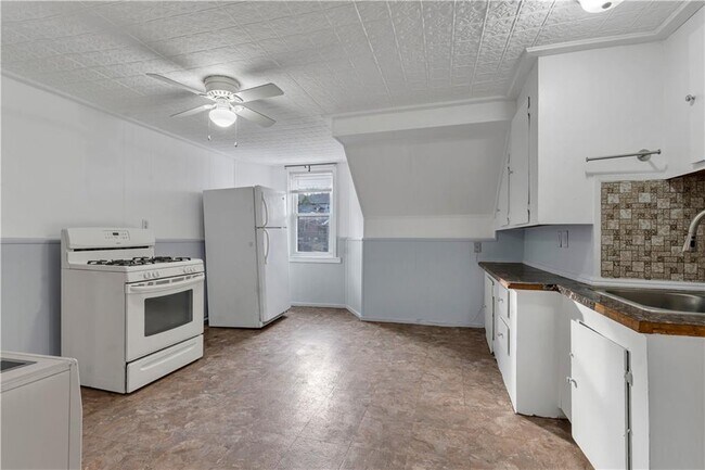 Primary Photo - 244 Paradis Ave