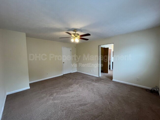 Building Photo - 1183 Red Oak Cove