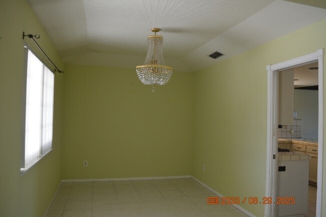 Building Photo - 1125 W Tuolumne Rd