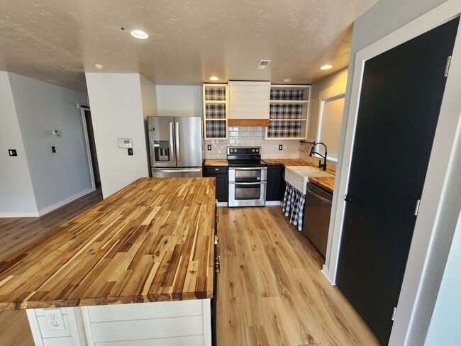 Building Photo - 3 Bedroom in Middleton