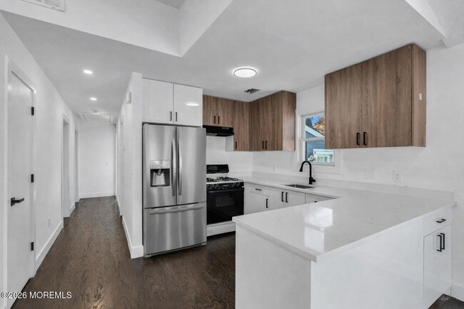 Building Photo - 526 Bradley Blvd