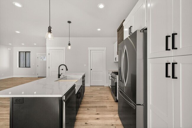 Building Photo - K551LI