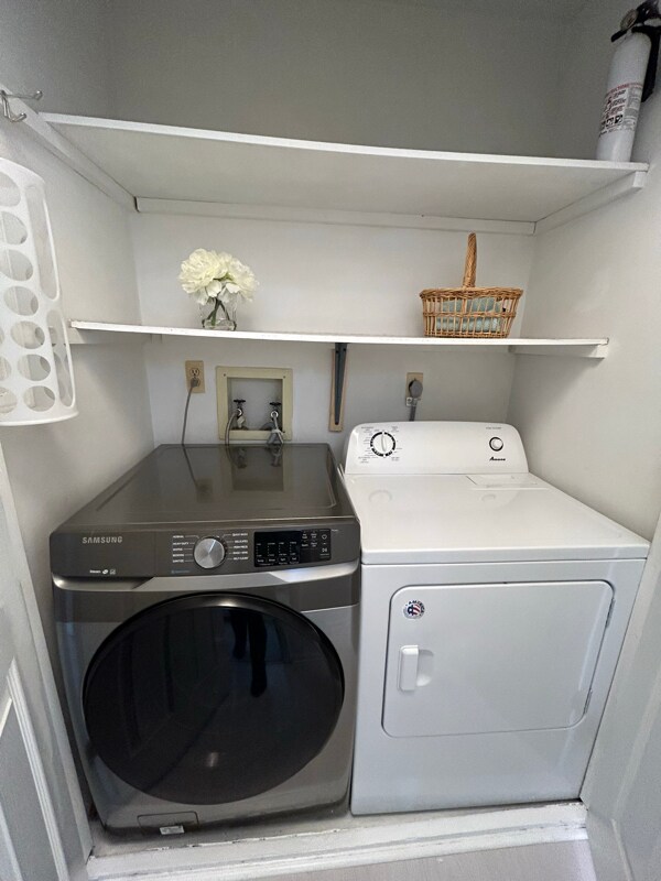 Building Photo - 10 Ridgedale Dr