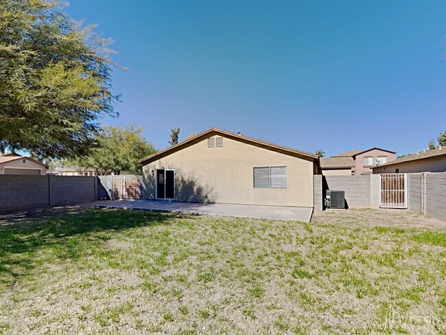 Building Photo - 985 E Silktassel Trail
