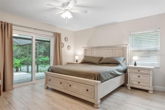 Building Photo - 4401 Summer Oak Dr