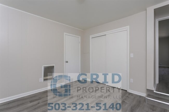 Building Photo - Remodeled 3 Bedroom Available in Northeast Portland!