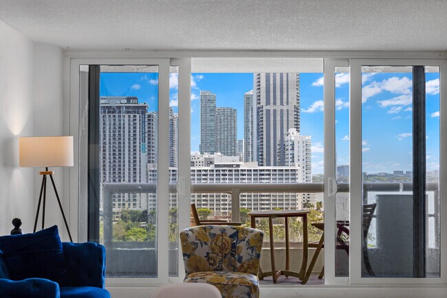 Building Photo - 1717 N Bayshore Dr