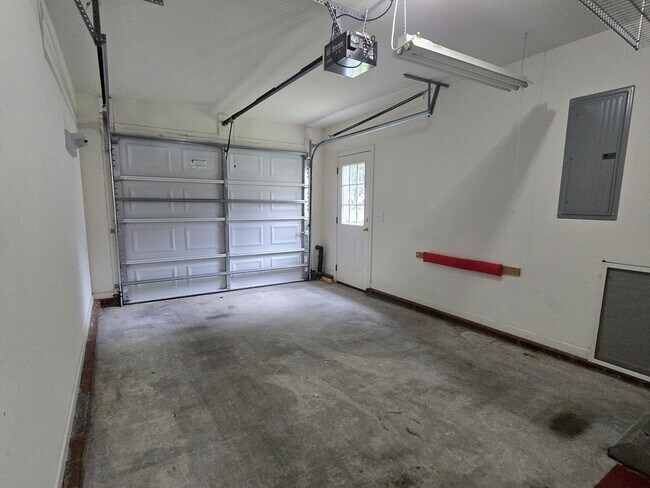 Building Photo - 2447 Mid Salem Dr