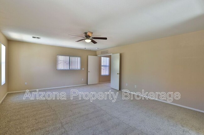 Building Photo - 1186 S Fresno Ct