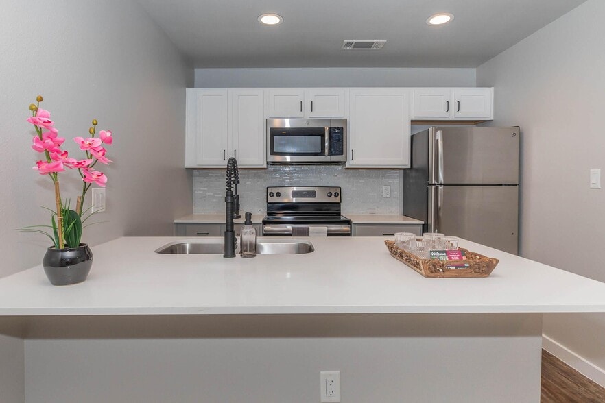 Building Photo - The Courtyards at Lower Greenville