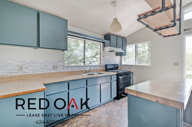 Building Photo - 474 1/2 Crane Blvd-474 1/2