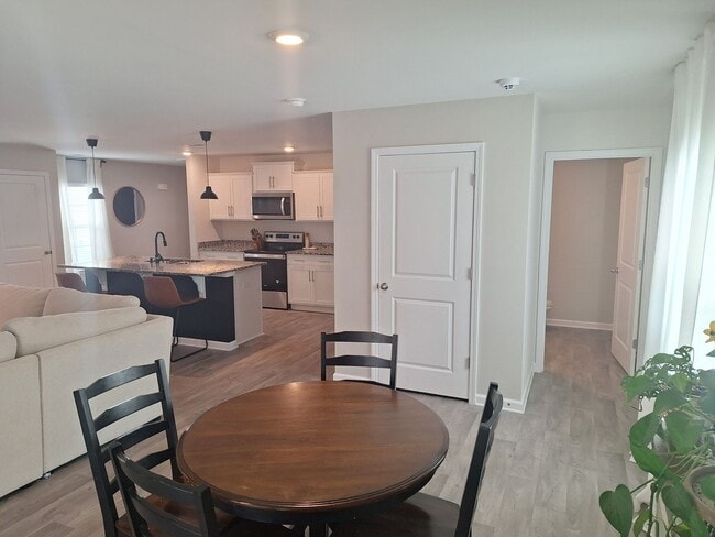 Building Photo - Delightful Four Bedroom Home Approximately...