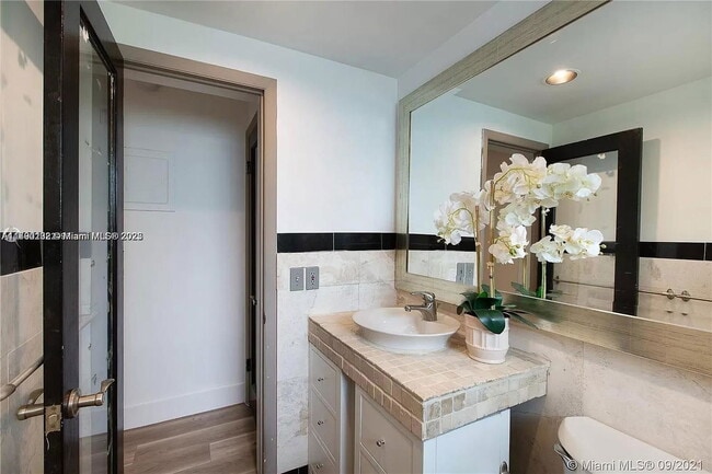 Building Photo - 641 Española Way Apt #9, Miami Beach, FL 3...