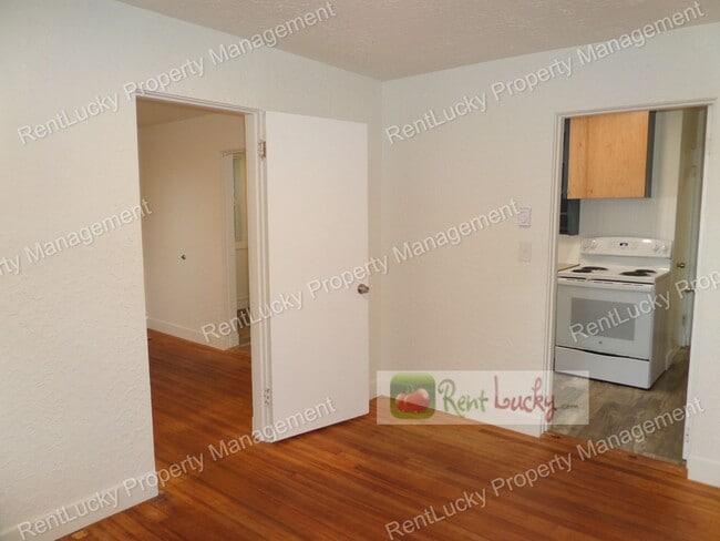 Building Photo - 2110-2116 NE 85th St