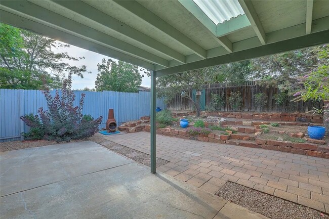 Building Photo - Midtown Santa Fe 3 Bed, 2 Bath, 2 Car Gara...