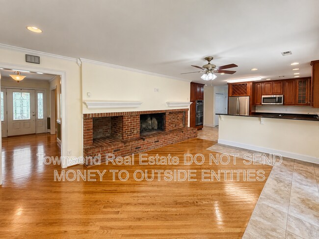 Building Photo - 342 Devane St