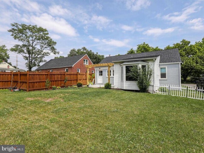 Building Photo - 123 Bellview Ave