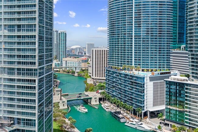 Building Photo - 901 Brickell Key Blvd