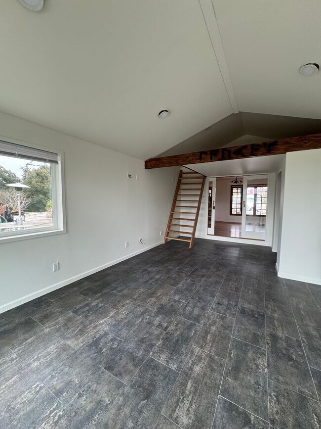 Building Photo - Beautiful 3 bedroom gated home in Aptos Hills!