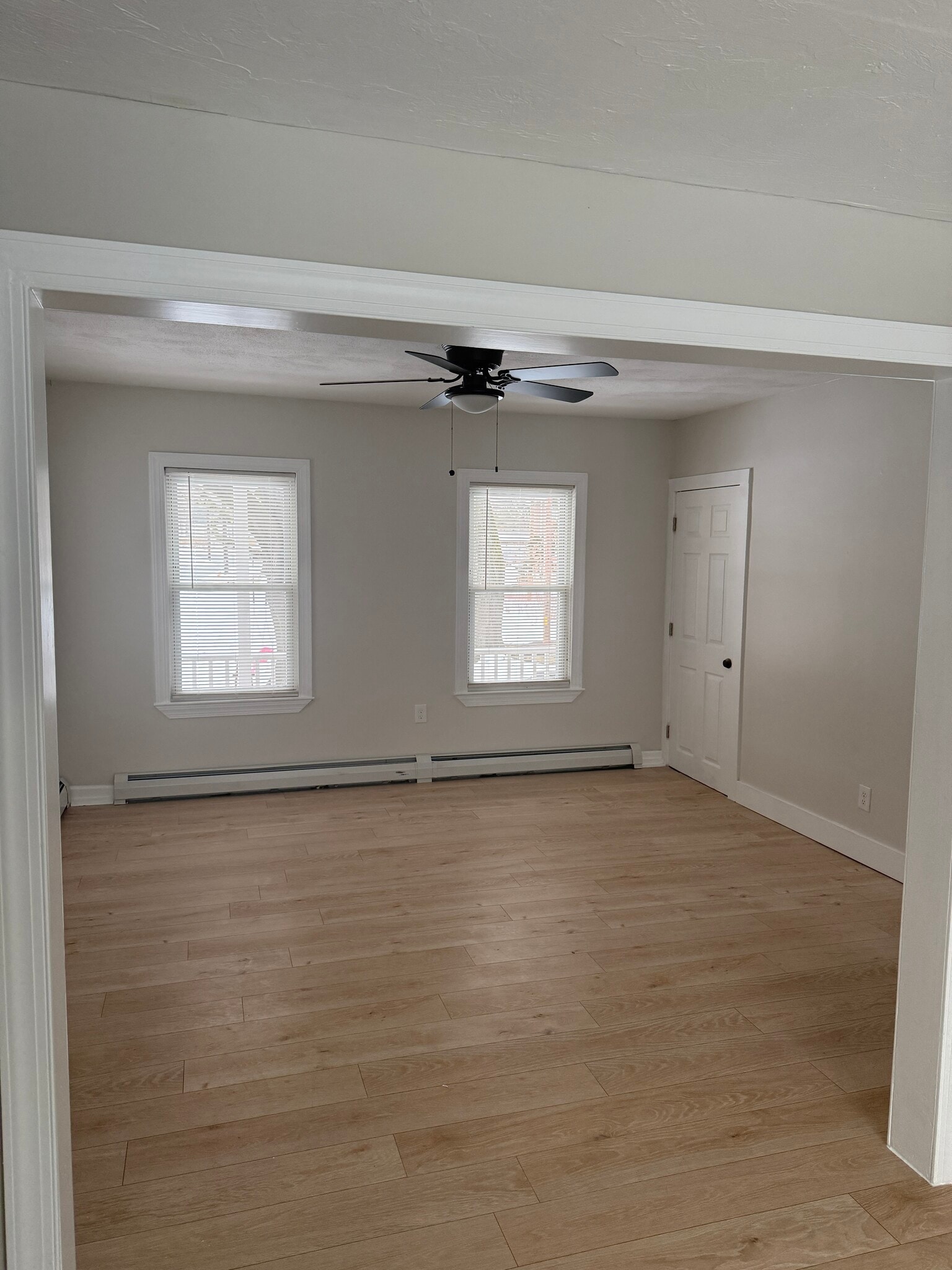 Living room - 567 Thacher St