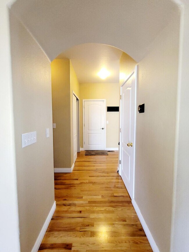 Building Photo - Boastful 3 Bedroom West Side home in gated...