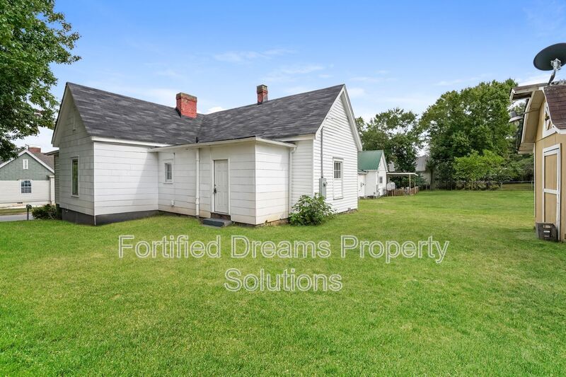 Building Photo - 407 Seaman St