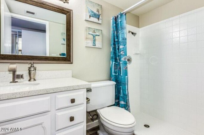 Building Photo - 2 E Loma Ln