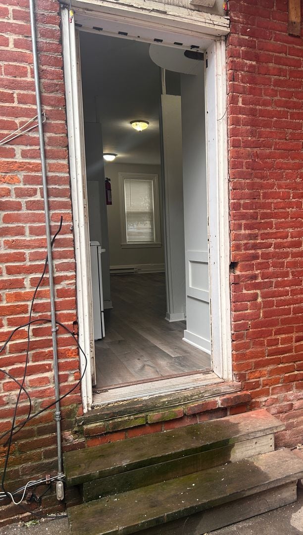 Building Photo - 142 S Prince St