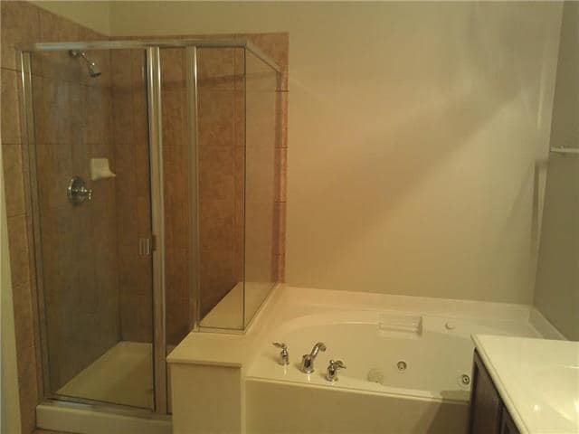 Building Photo - 633 Blue Sky Dr