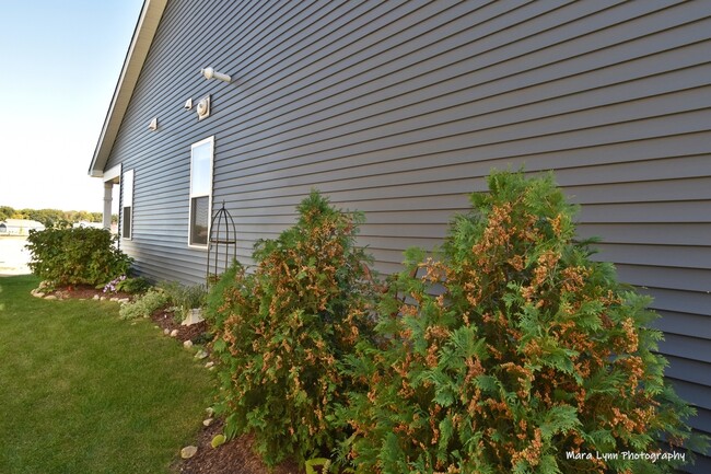 Building Photo - 325 Sussex Ln