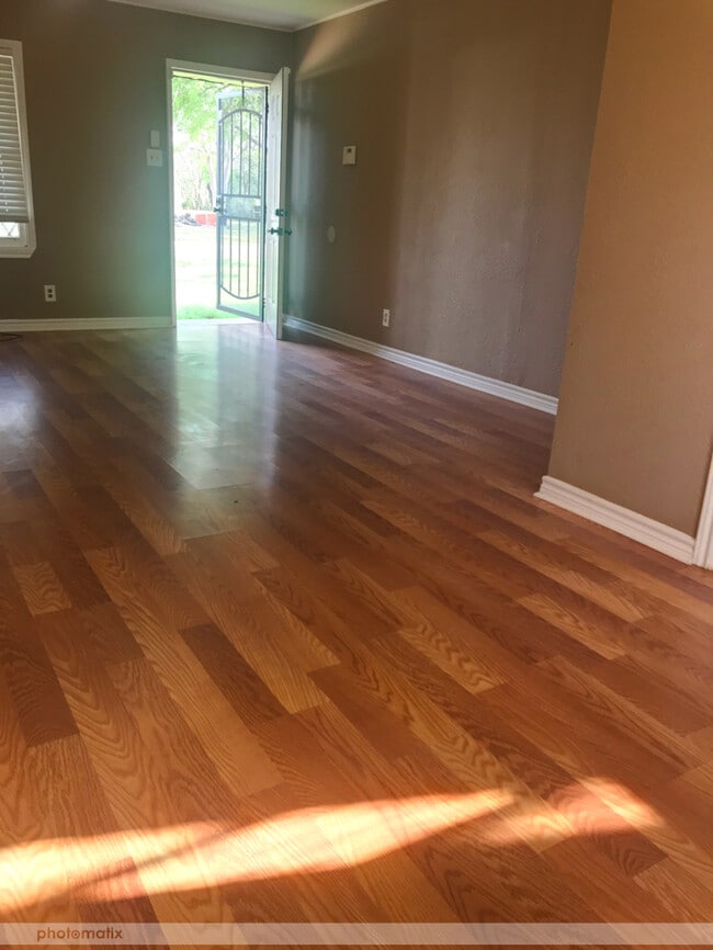 Building Photo - 509 Bluebonnet Dr