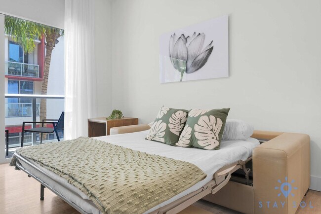 Building Photo - 777 N Ocean Dr