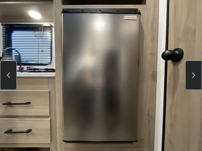 Building Photo - 532 Camino de Amor