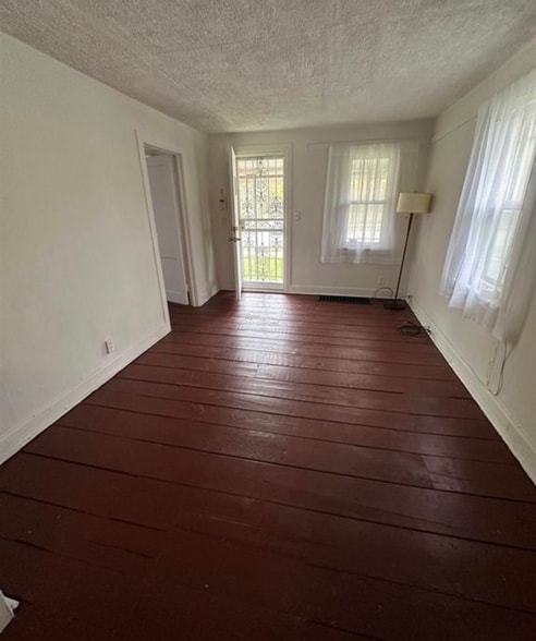 Building Photo - 738 E York Ave