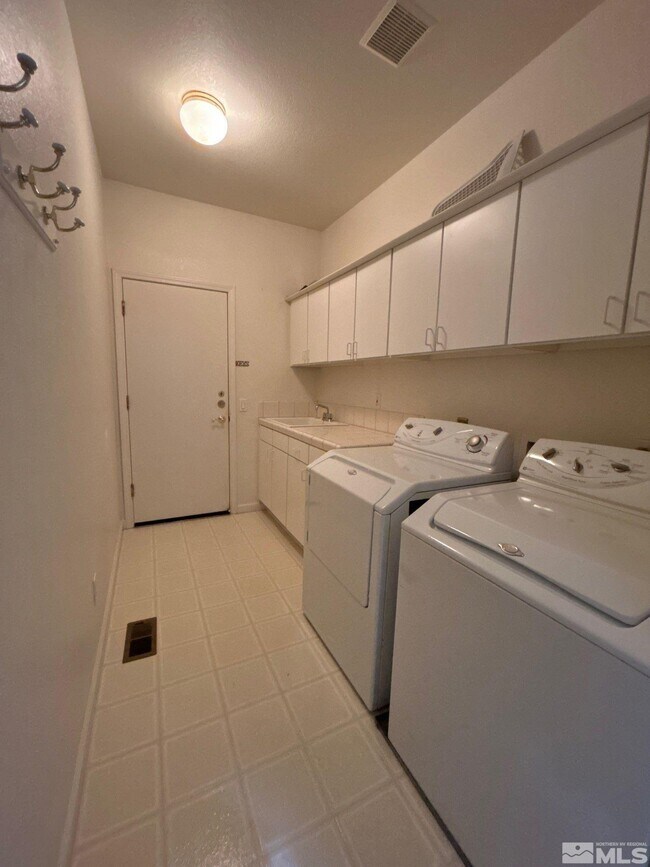Building Photo - 6705 Cinnamon Dr