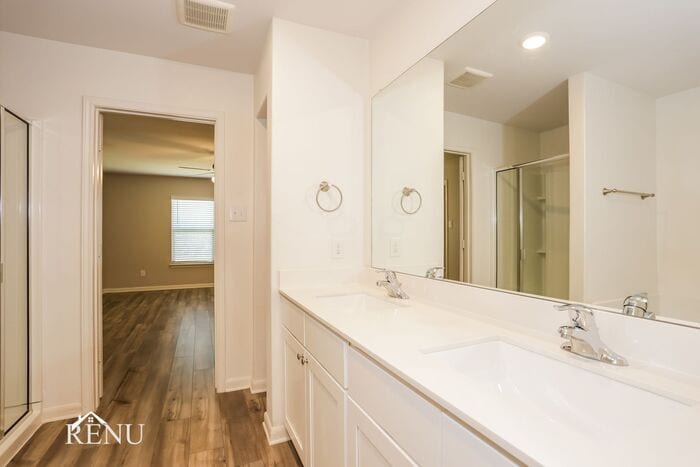 Building Photo - 1919 Hialeah Dr