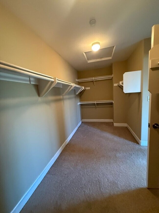 Building Photo - Model Home in desirable Moorpark Highlands!