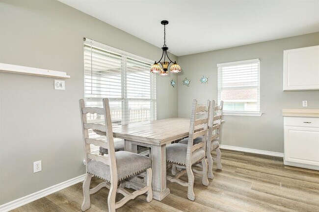Building Photo - 23012 Verano Dr