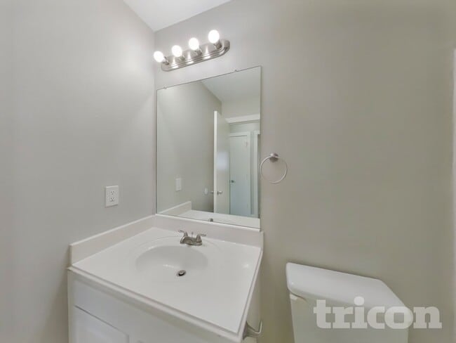 Building Photo - 21899 Pinewilde Ct