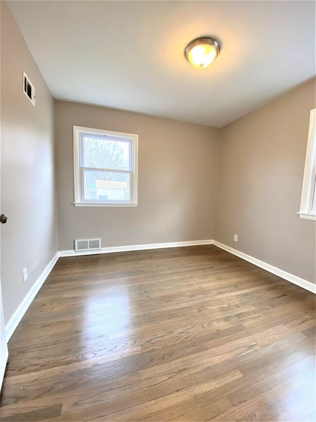 Building Photo - Newly updated 4 bedroom single family home