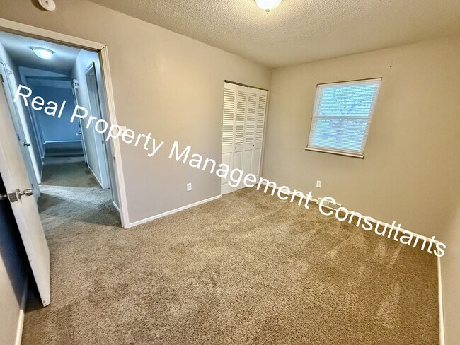 Building Photo - $600 Rent Credit on 3 Bedroom Split-Level ...