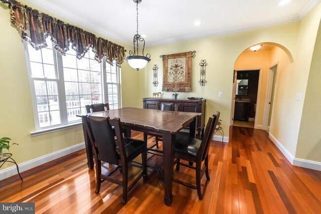 Building Photo - 24900 Fox Run Ln